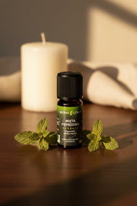 lifestylowe zdjęcie olejku eterycznego mięta pieprzowa bio | Aroma Łysoń